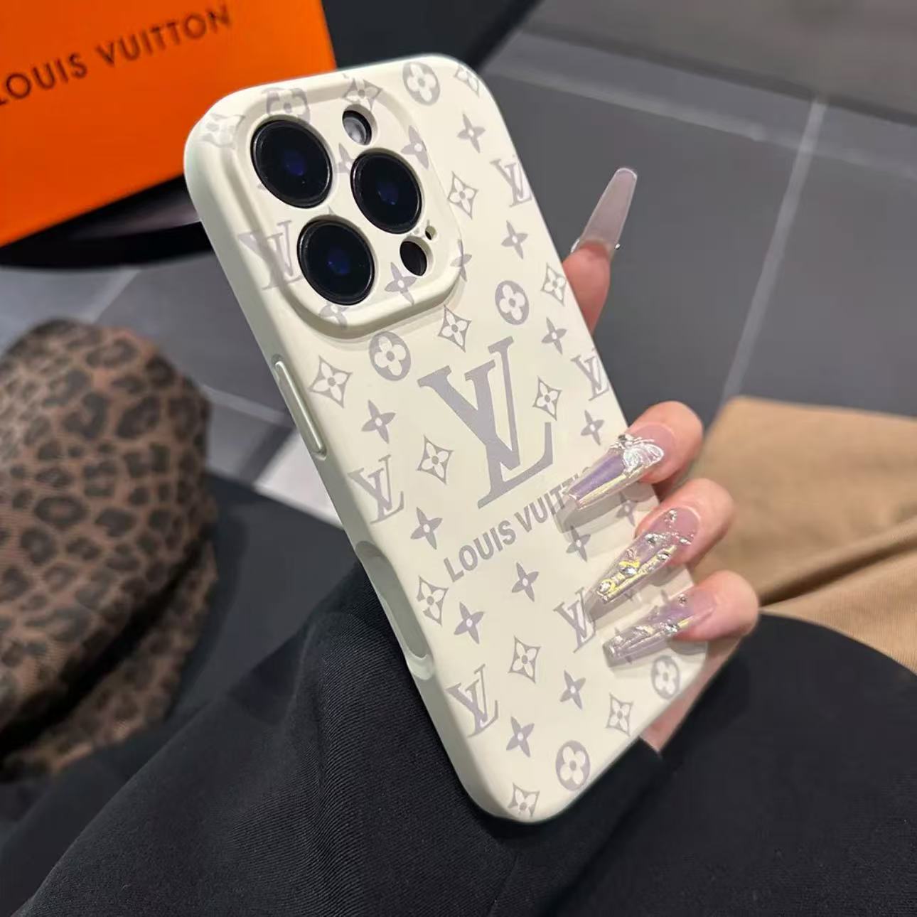 LV magnetic phone case