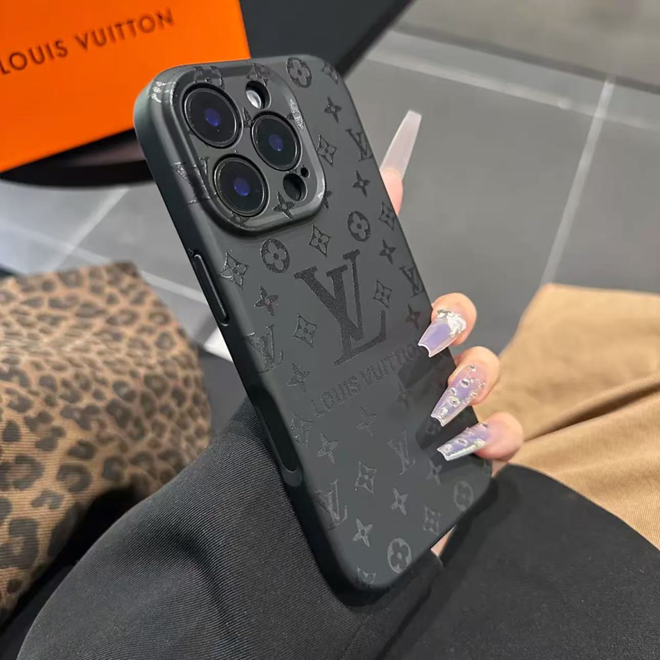 LV magnetic phone case