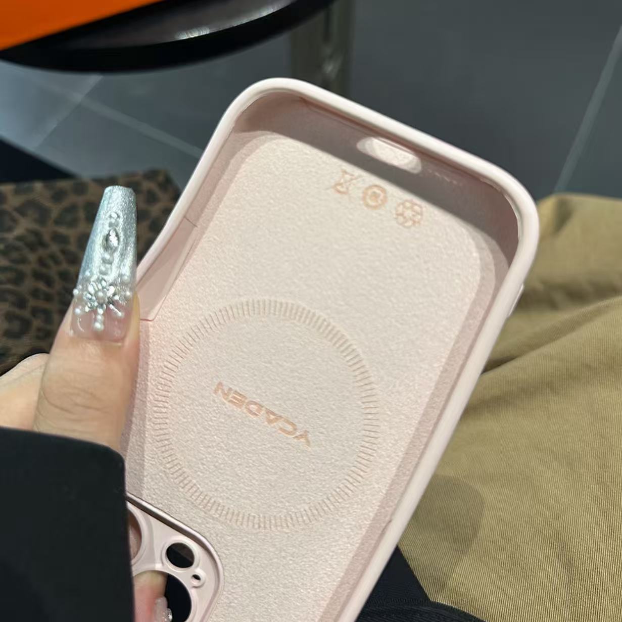 LV magnetic phone case